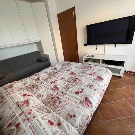 Piccolo Monolocale Confortevole Vicino A Milano קורמאנו מראה חיצוני תמונה